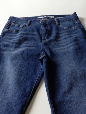 WALLFLOWER Women's The Fearless Curvy Super High Rise Blue Jeans Size 9